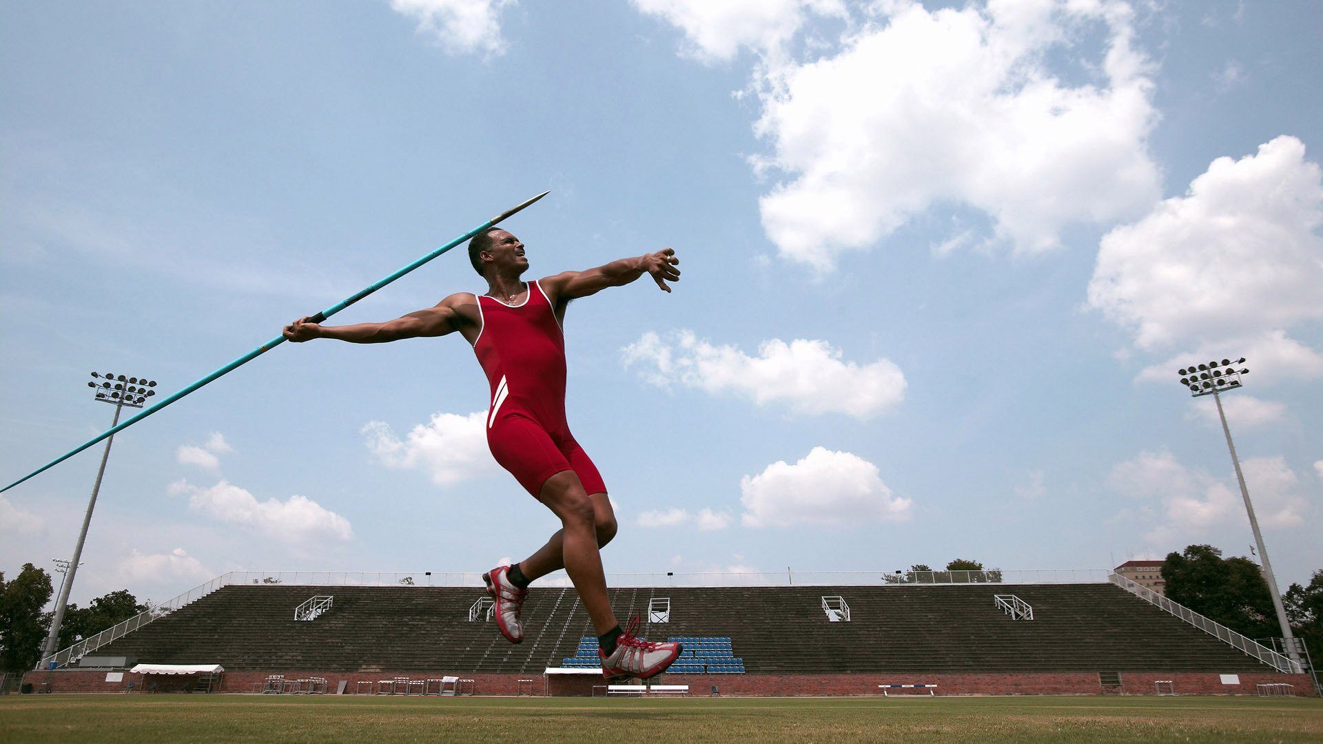 自动驾驶辅助系统：未来赛车的新宠，自动驾驶辅助有用吗